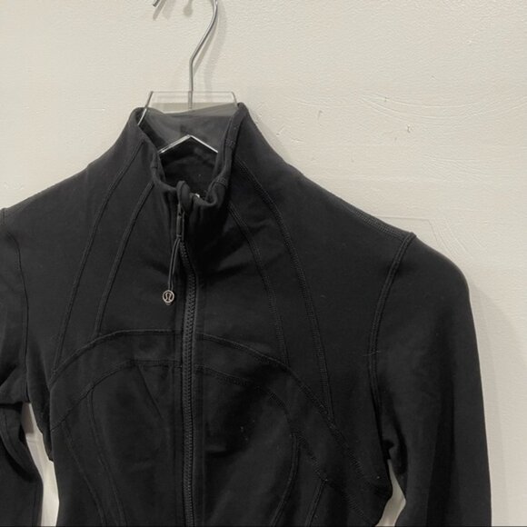 Lululemon Black Define Jacket Lyon Size 4 Kate Middleton Athleisure - Picture 6 of 10